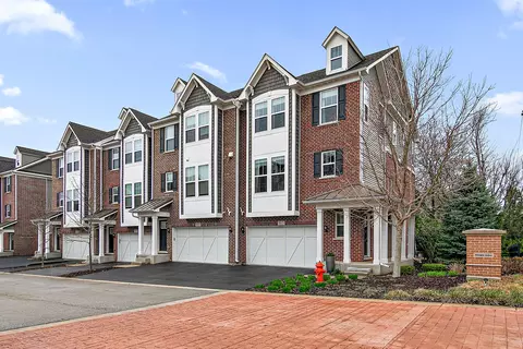 903 Coletta Cir, Naperville, IL 60563