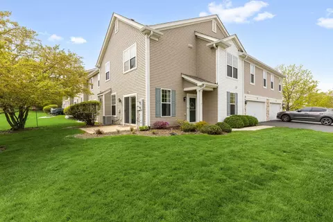 77 Johnson Ct, North Aurora, IL 60542