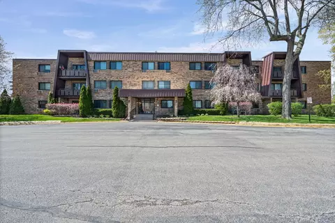 1205 E Hintz Rd #209, Arlington Heights, IL 60004