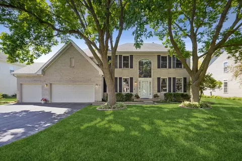 1616 Rolling Hills Dr, Crystal Lake, IL 60014
