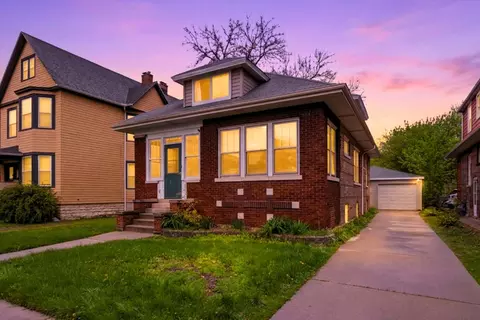 12633 Maple Ave, Blue Island, IL 60406