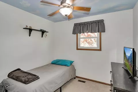 Bedroom - 5641 Dover Rd, Oak Forest, IL 60452 photo 2 of 3