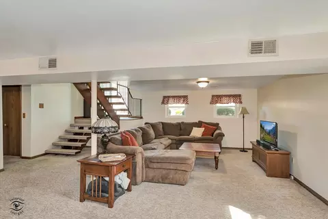 Living - 5641 Dover Rd, Oak Forest, IL 60452 photo 2 of 2