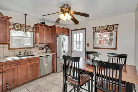 Kitchen - 5641 Dover Rd, Oak Forest, IL 60452 photo 1 of 2