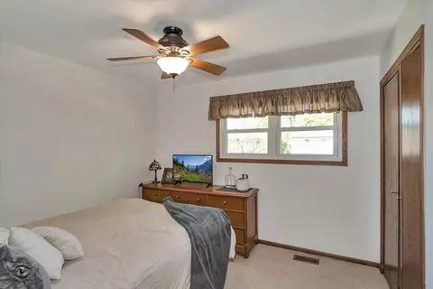 Bedroom - 5641 Dover Rd, Oak Forest, IL 60452 photo 1 of 3