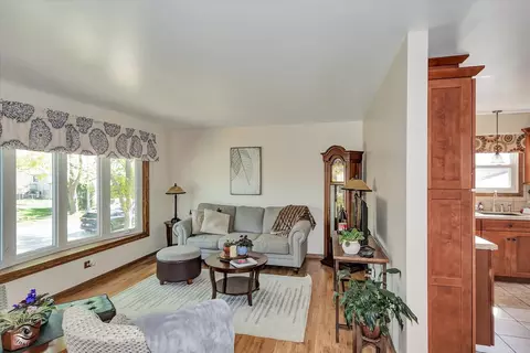 Living - 5641 Dover Rd, Oak Forest, IL 60452 photo 1 of 2