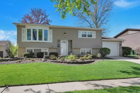 5641 Dover Rd, Oak Forest, IL 60452