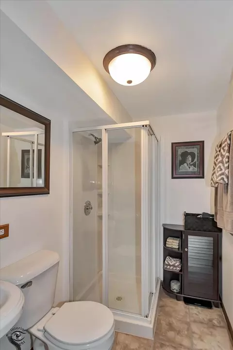 Bath - 5641 Dover Rd, Oak Forest, IL 60452 photo 2 of 2