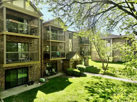 811 S Dwyer Ave #E, Arlington Heights, IL 60005