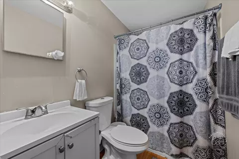 Bath - 335 Silver St, Elgin, IL 60123 photo 1 of 2