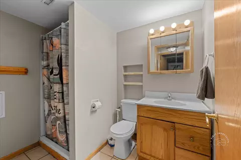Bath - 335 Silver St, Elgin, IL 60123 photo 2 of 2