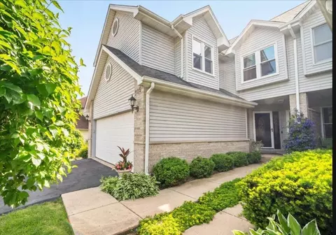 905 Thornwood Ct, Saint Charles, IL 60174