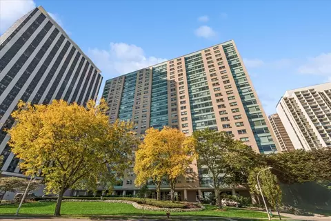 3180 N Lake Shore Dr #2H, Chicago, IL 60657