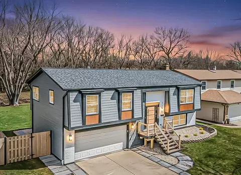 1135 N King Charles Ct, Palatine, IL 60067