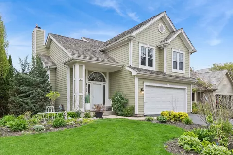 2110 Brookside Ln, Aurora, IL 60502