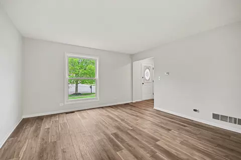 Living - 3252 Gresham Ln, Aurora, IL 60504 photo 2 of 5