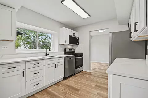 Kitchen - 3252 Gresham Ln, Aurora, IL 60504 photo 2 of 2