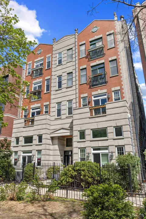 860 W Buckingham Pl #2W, Chicago, IL 60657