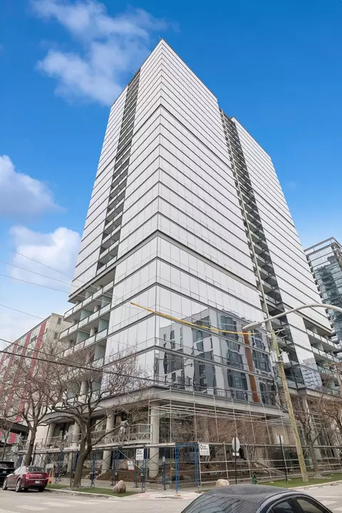 860 W Blackhawk St #1504, Chicago, IL 60642