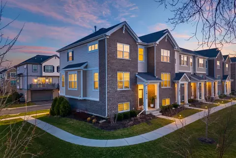 30 W130 Wheeler Cir, Warrenville, IL 60563