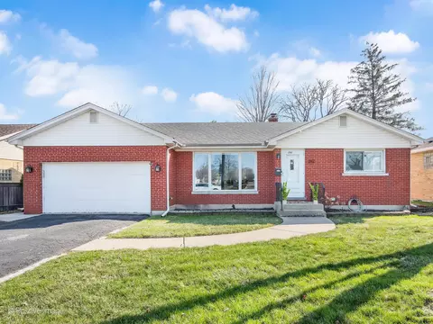 392 E Saint Charles Rd, Elmhurst, IL 60126