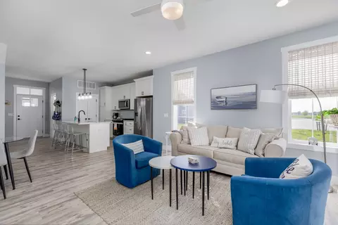 Living - 100 Great Loop 58 Dr, Ottawa, IL 61350 photo 3 of 4