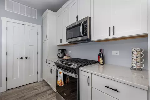 Kitchen - 100 Great Loop 58 Dr, Ottawa, IL 61350 photo 3 of 3