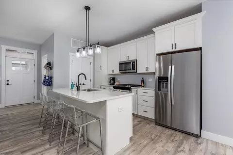 Kitchen - 100 Great Loop 58 Dr, Ottawa, IL 61350 photo 2 of 3