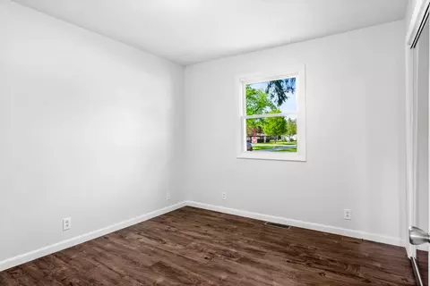 Bedroom - 501 E Cherry St, Le Roy, IL 61752 photo 5 of 7