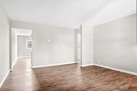 Living - 501 E Cherry St, Le Roy, IL 61752 photo 4 of 5