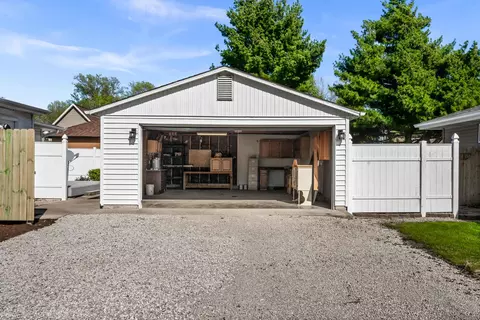Exterior - 501 E Cherry St, Le Roy, IL 61752 photo 6 of 7