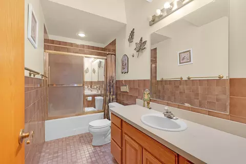 Bath - 535 Kingston Blvd, Mchenry, IL 60050 photo 1 of 2