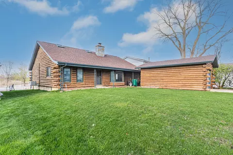 Exterior - 535 Kingston Blvd, Mchenry, IL 60050 photo 2 of 5