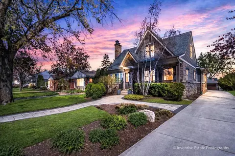 305 N Clinton Ave, Elmhurst, IL 60126