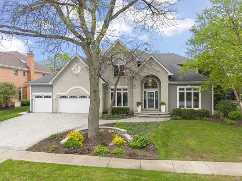 2 S370 Canterbury Ct, Glen Ellyn, IL 60137