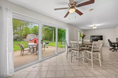 Dining - 1185 Case Ln, Elgin, IL 60120 photo 2 of 3