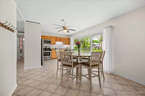 Dining - 1185 Case Ln, Elgin, IL 60120 photo 3 of 3