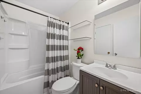 Bath - 1185 Case Ln, Elgin, IL 60120 photo 1 of 1
