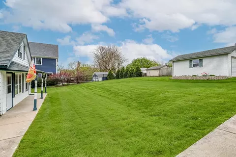 Exterior - 302 E Division St, Lemont, IL 60439 photo 6 of 7