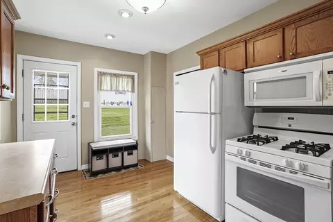 Kitchen - 302 E Division St, Lemont, IL 60439 photo 2 of 2
