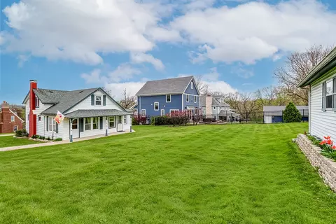 Exterior - 302 E Division St, Lemont, IL 60439 photo 4 of 7