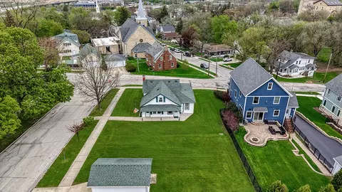 View/Area - 302 E Division St, Lemont, IL 60439 photo 2 of 6