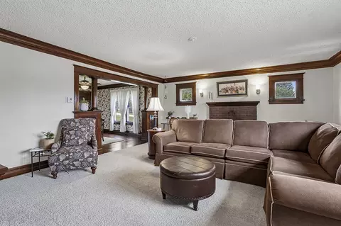 Living - 302 E Division St, Lemont, IL 60439 photo 1 of 2