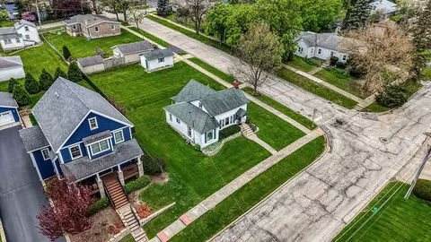 View/Area - 302 E Division St, Lemont, IL 60439 photo 3 of 6