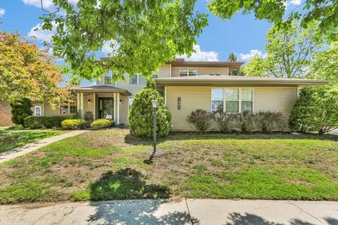 1801 Trails Dr, Urbana, IL 61802