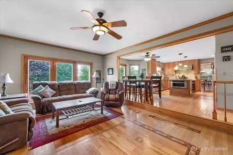 Living - 19602 Hebron Rd, Harvard, IL 60033 photo 3 of 3
