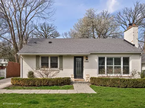 674 Highview Ter, Lake Forest, IL 60045