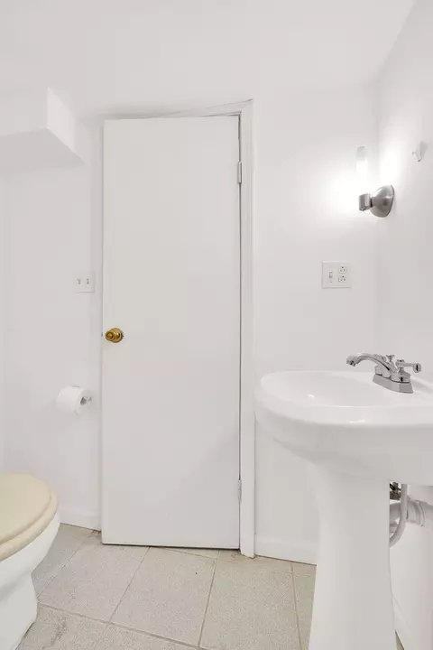 3841 S Lowe Ave, Chicago, IL 60609 photo 11