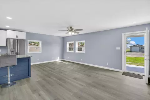 Living - 503 Allison St, Catlin, IL 61817 photo 2 of 3