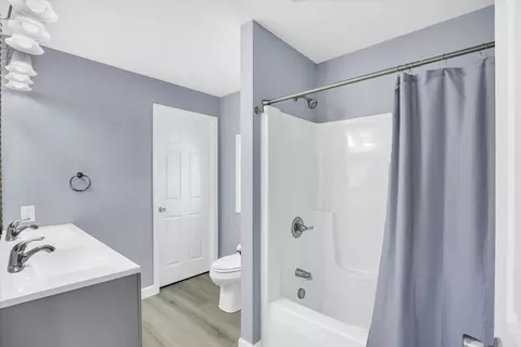 Bath - 503 Allison St, Catlin, IL 61817 photo 1 of 3